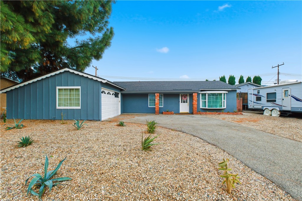 6290 Cynthia Street Simi Valley, CA 93063 - Photo 8 of 32 a house view with a garden space