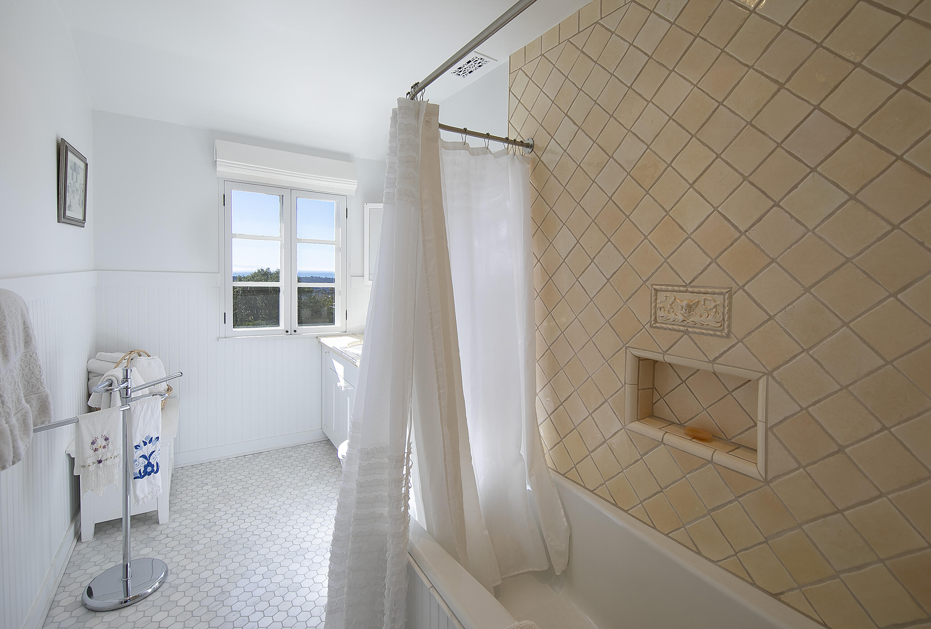 1138 Mission Ridge Road Santa Barbara, CA 93103 - Photo 40 of 54 a bathroom with a bathtub