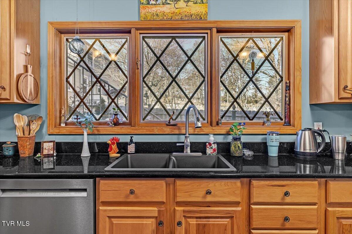 112 Spruce Street Greeneville, TN 37745 - Photo 18 of 63 27-R61_9710