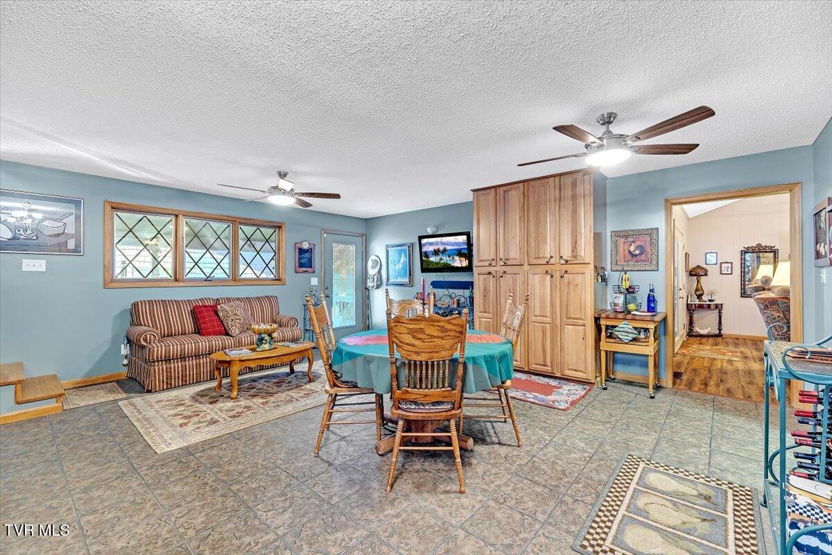 112 Spruce Street Greeneville, TN 37745 - Photo 22 of 63 31-R61_9722