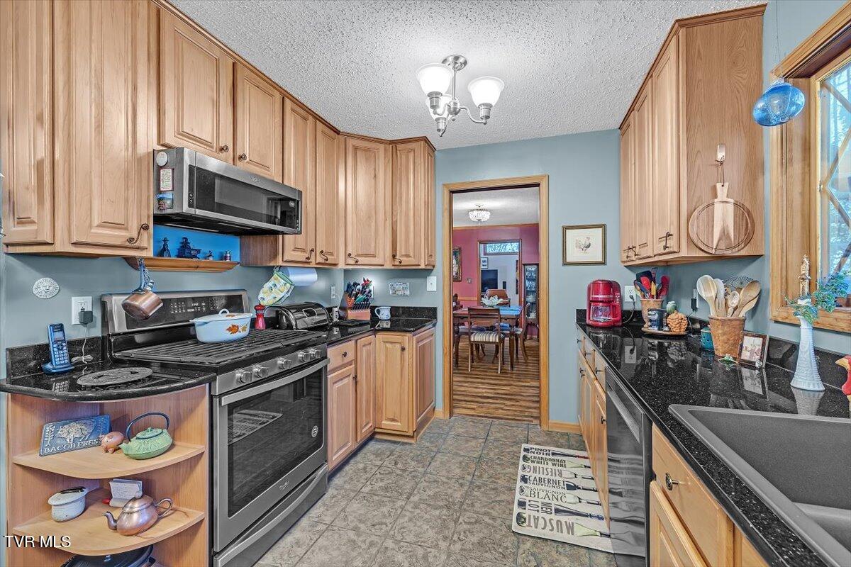 112 Spruce Street Greeneville, TN 37745 - Photo 23 of 63 30-R61_9719