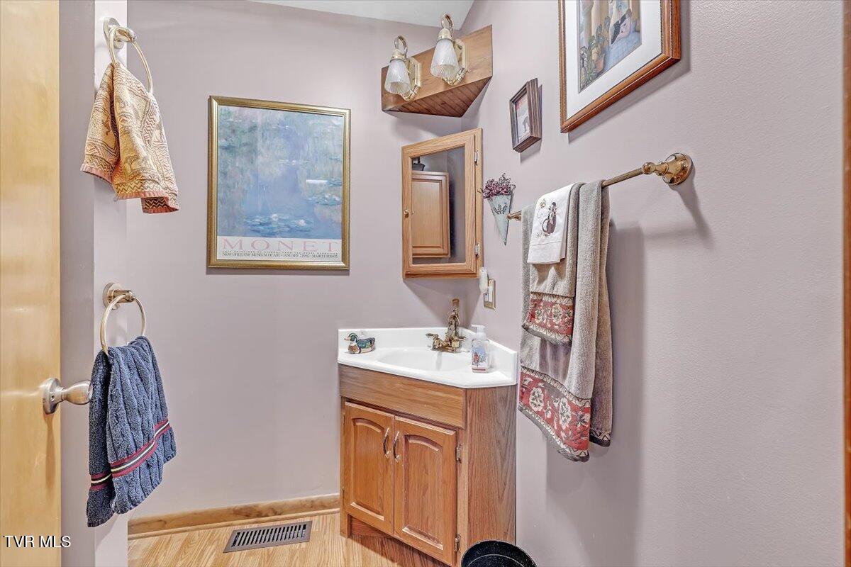 112 Spruce Street Greeneville, TN 37745 - Photo 35 of 63 46-R61_9779