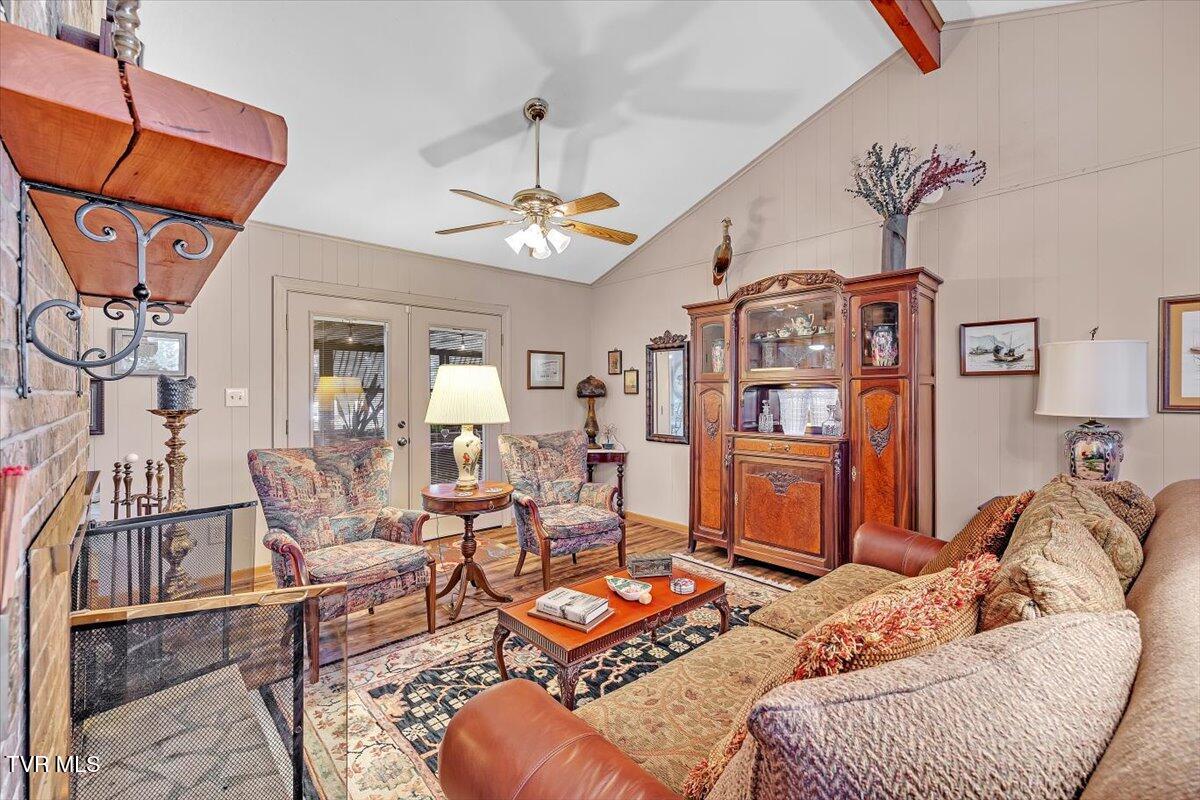 112 Spruce Street Greeneville, TN 37745 - Photo 10 of 63 45-R61_9776