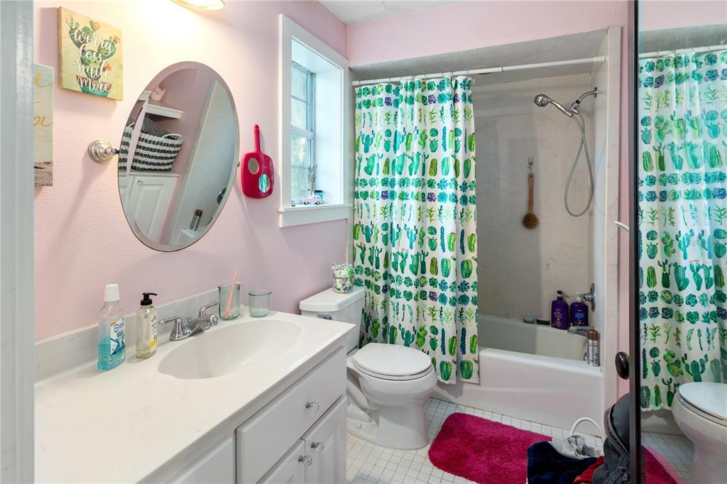 993 Cr 722 Webster Webster, FL 33597 - Photo 30 of 96 a bathroom with a sink toilet and shower