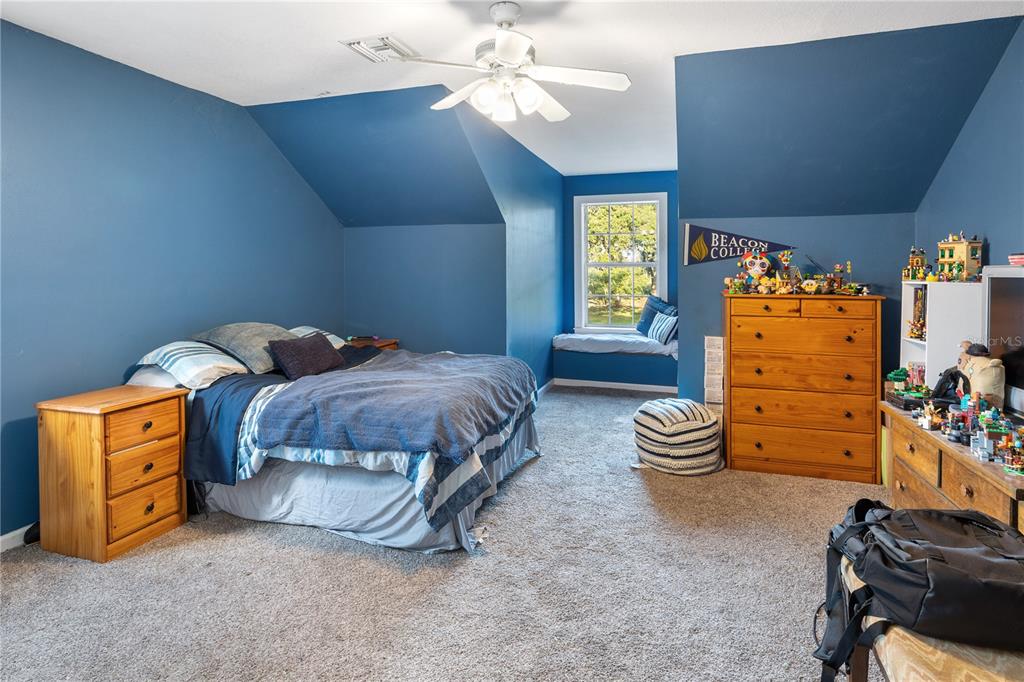 993 Cr 722 Webster Webster, FL 33597 - Photo 32 of 96 a spacious bedroom with a bed and a dresser