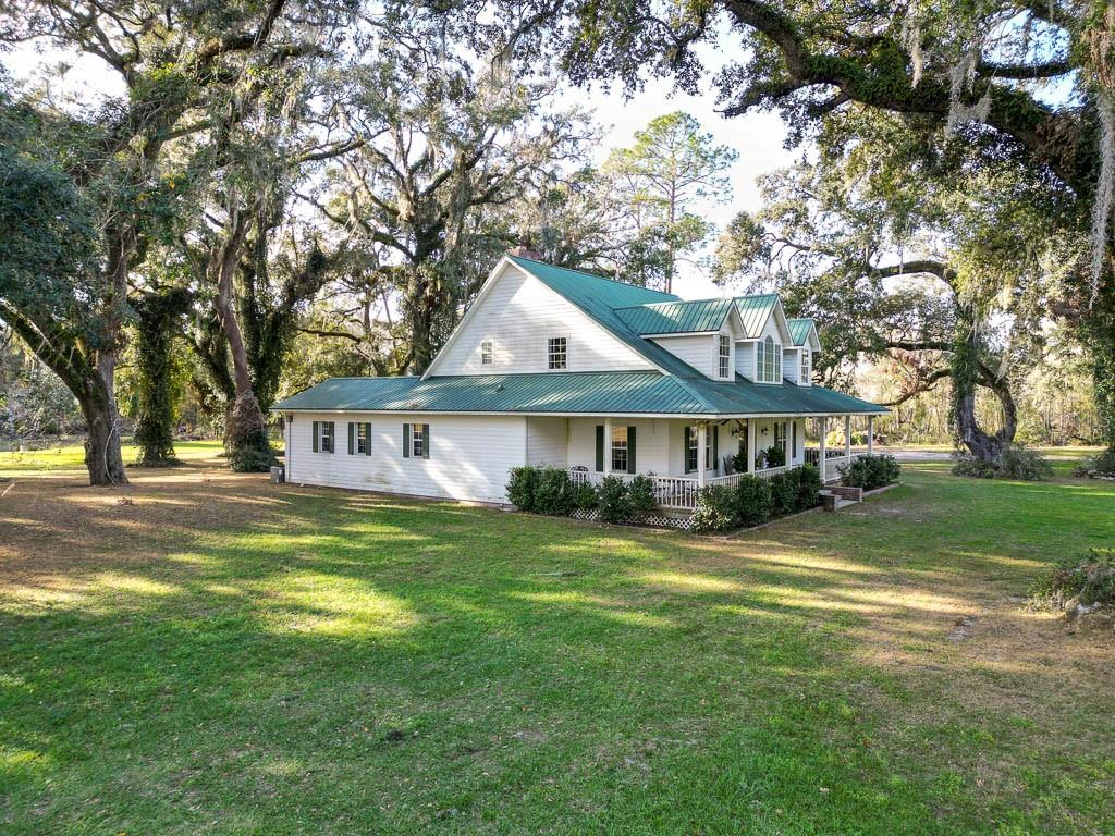 993 Cr 722 Webster Webster, FL 33597 - Photo 4 of 96 a front view of a house with a garden