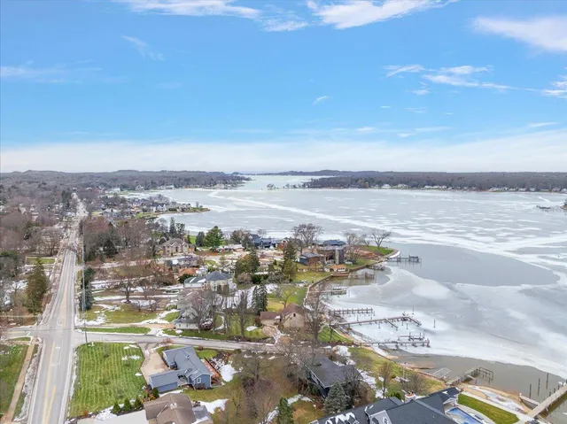 $2,195,000 | 437 Graafschap Road, Holland, MI 49423