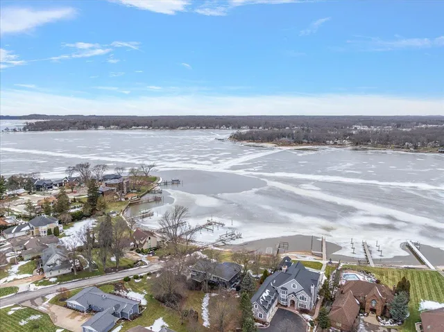 $2,195,000 | 437 Graafschap Road, Holland, MI 49423