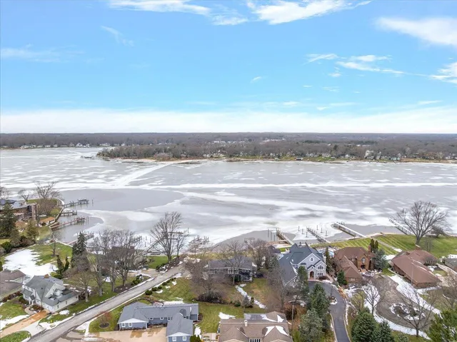 $2,195,000 | 437 Graafschap Road, Holland, MI 49423