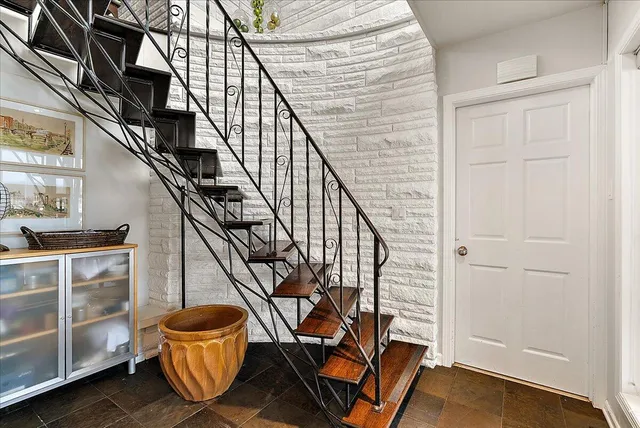 $2,195,000 | 437 Graafschap Road, Holland, MI 49423