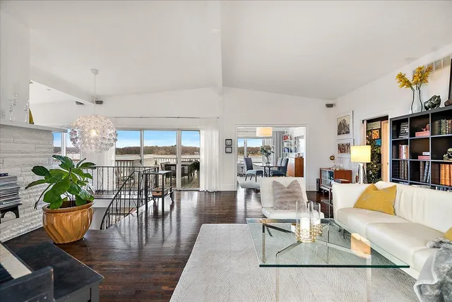 $2,195,000 | 437 Graafschap Road, Holland, MI 49423