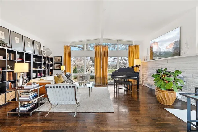 $2,195,000 | 437 Graafschap Road, Holland, MI 49423