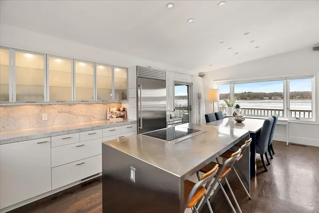 $2,195,000 | 437 Graafschap Road, Holland, MI 49423