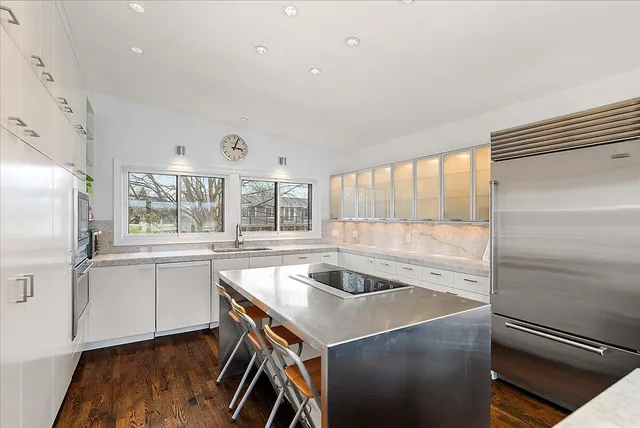 $2,195,000 | 437 Graafschap Road, Holland, MI 49423