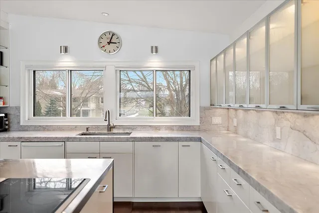 $2,195,000 | 437 Graafschap Road, Holland, MI 49423