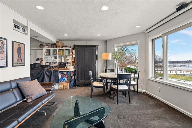 $2,195,000 | 437 Graafschap Road, Holland, MI 49423