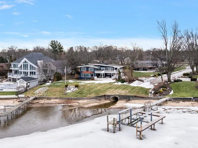 $2,195,000 | 437 Graafschap Road, Holland, MI 49423