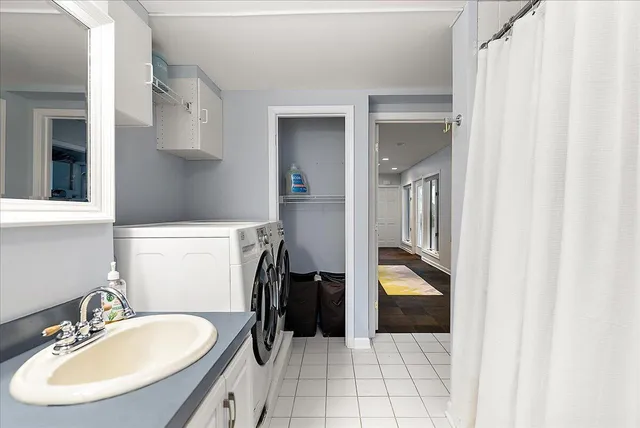 $2,195,000 | 437 Graafschap Road, Holland, MI 49423