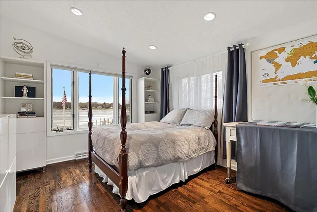 $2,195,000 | 437 Graafschap Road, Holland, MI 49423