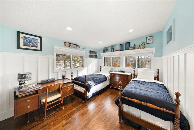 $2,195,000 | 437 Graafschap Road, Holland, MI 49423