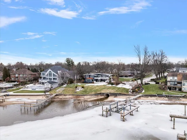 $2,195,000 | 437 Graafschap Road, Holland, MI 49423