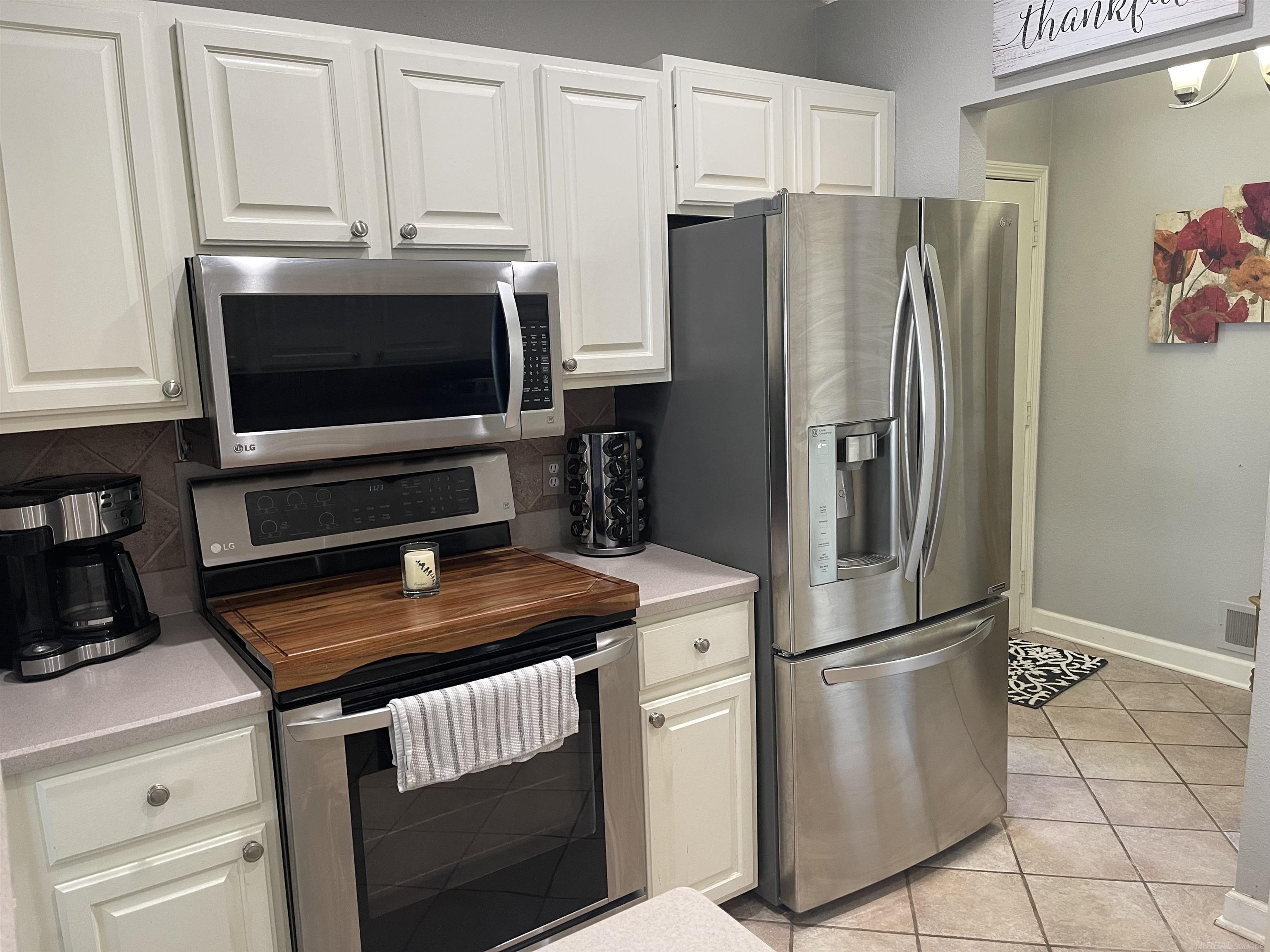 10210 Hawthorne Ridge Road Goodrich, MI 48438 - Photo 11 of 21 Kitchen with newer stainl