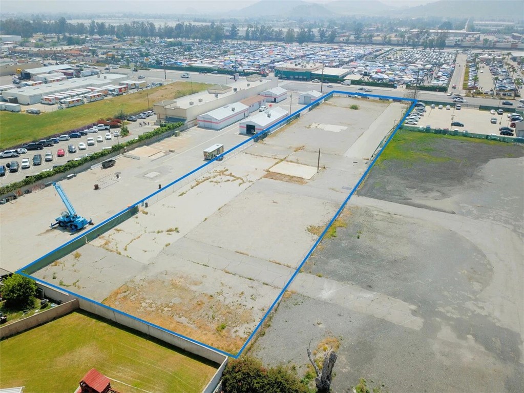 17514 Valley Bloomington, CA 92316 - Photo 4 of 7