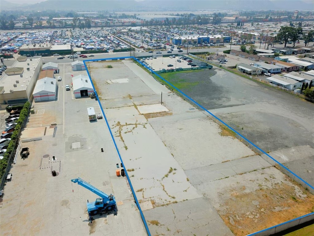 17514 Valley Bloomington, CA 92316 - Photo 6 of 7