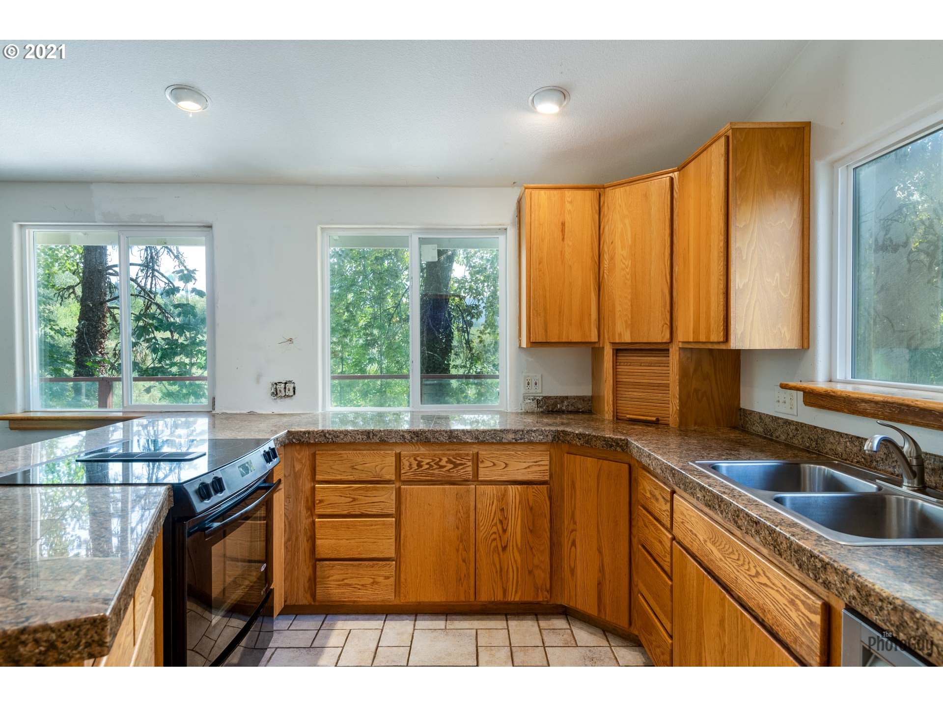 36798 Oak Point Road Springfield, OR 97478 - Photo 11 of 31