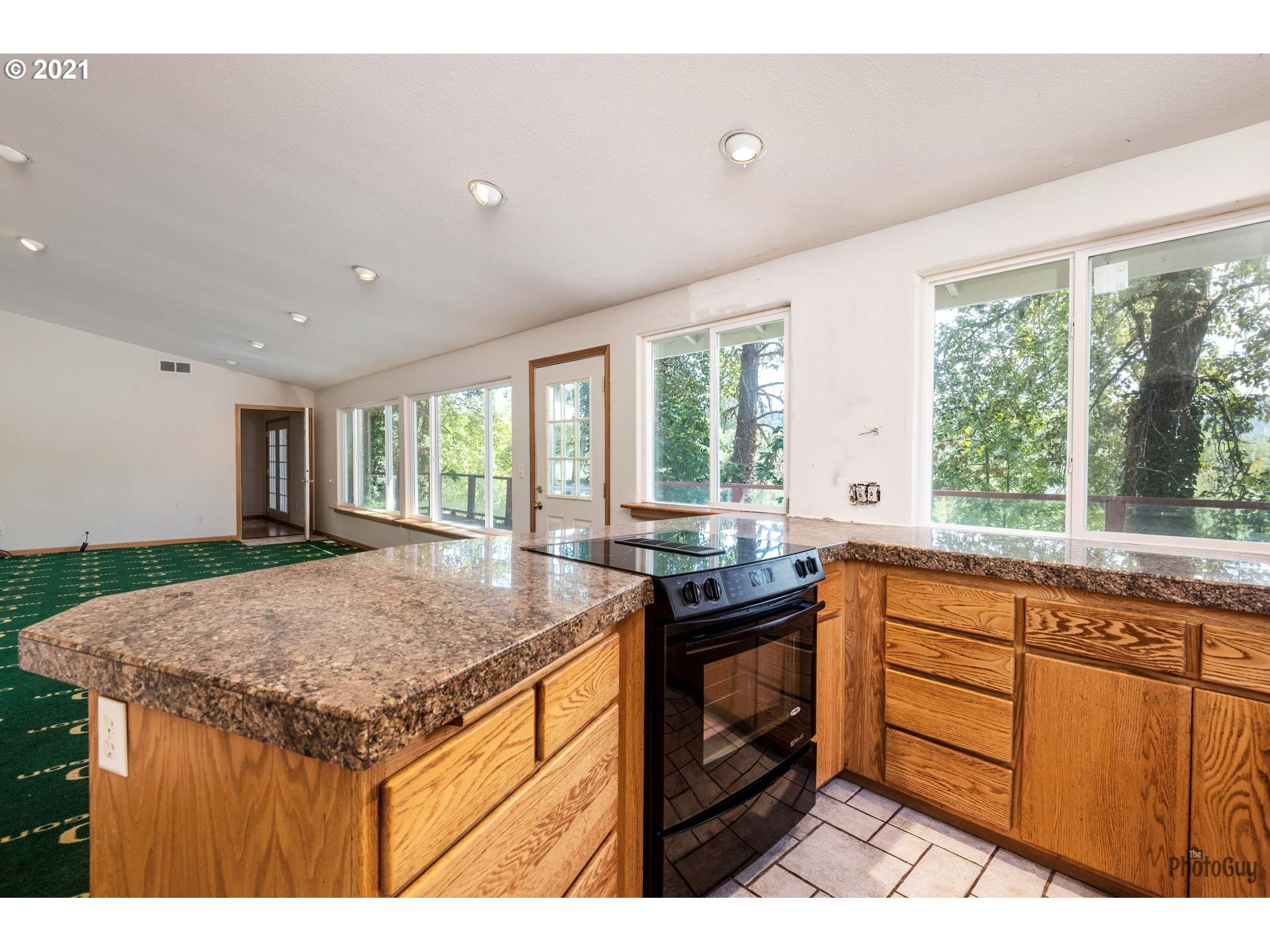 36798 Oak Point Road Springfield, OR 97478 - Photo 13 of 31