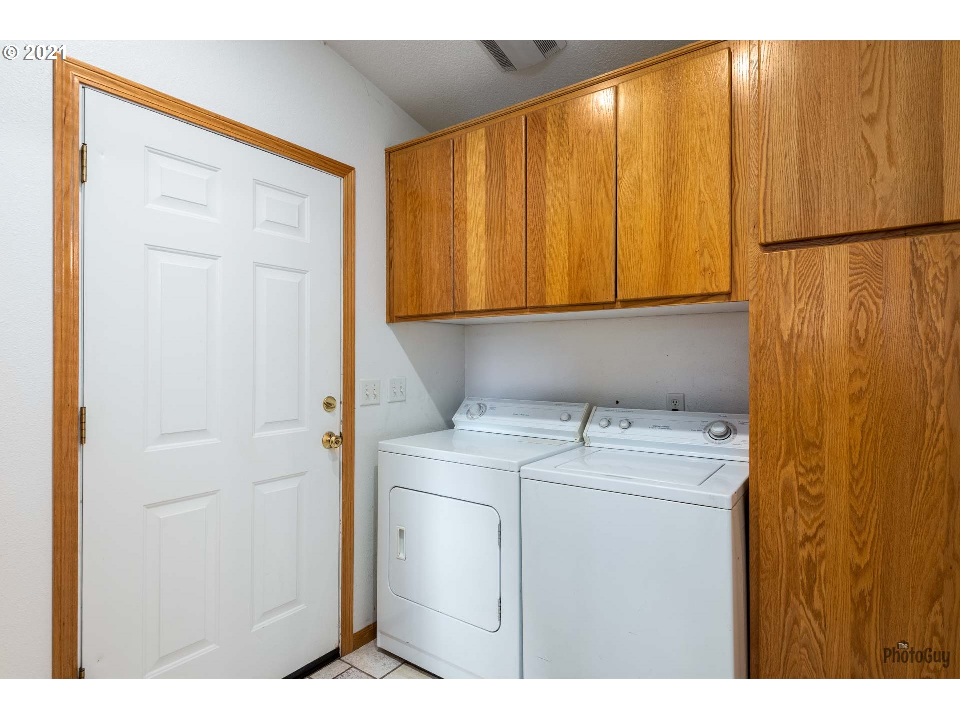 36798 Oak Point Road Springfield, OR 97478 - Photo 14 of 31