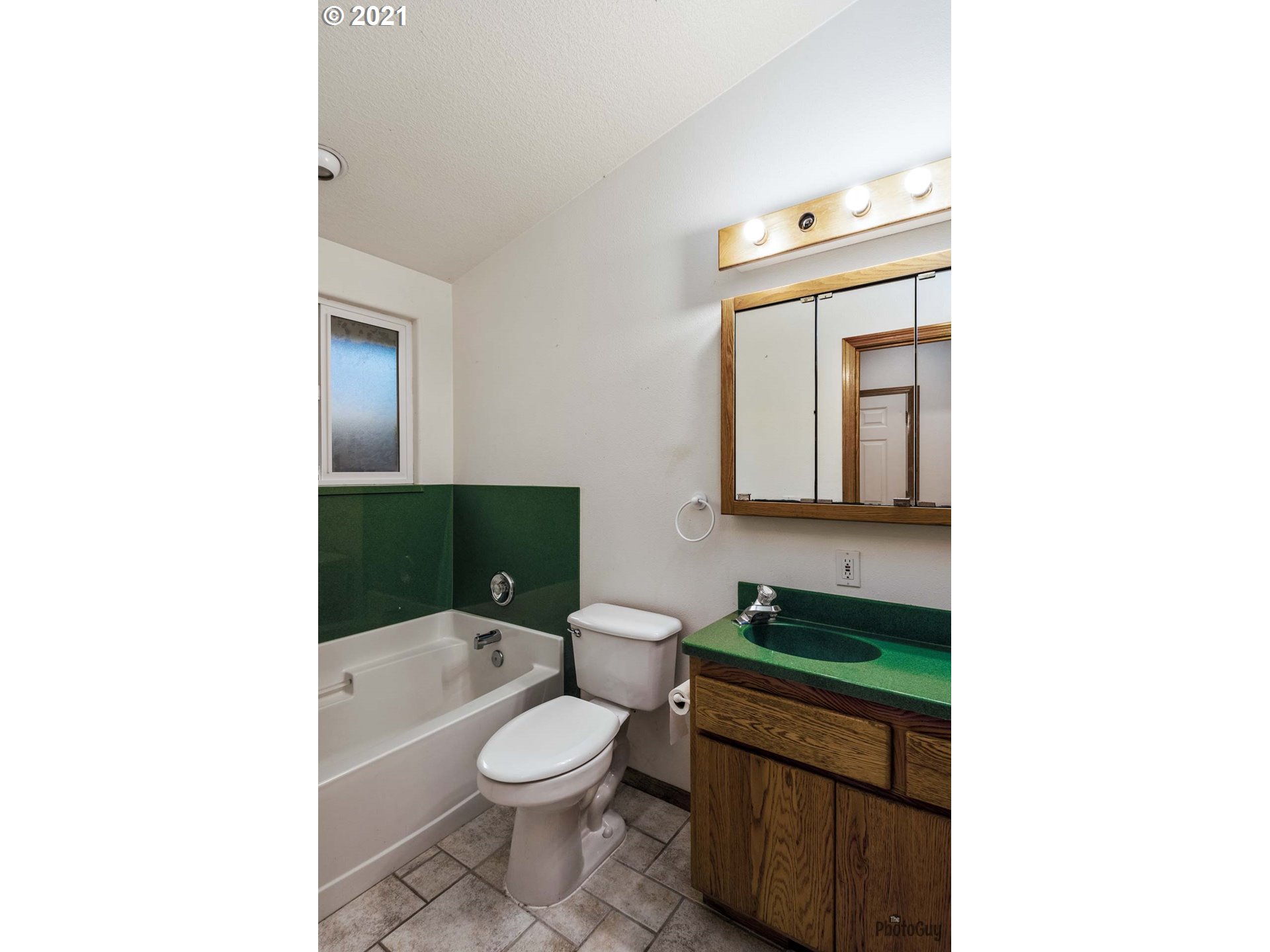 36798 Oak Point Road Springfield, OR 97478 - Photo 15 of 31