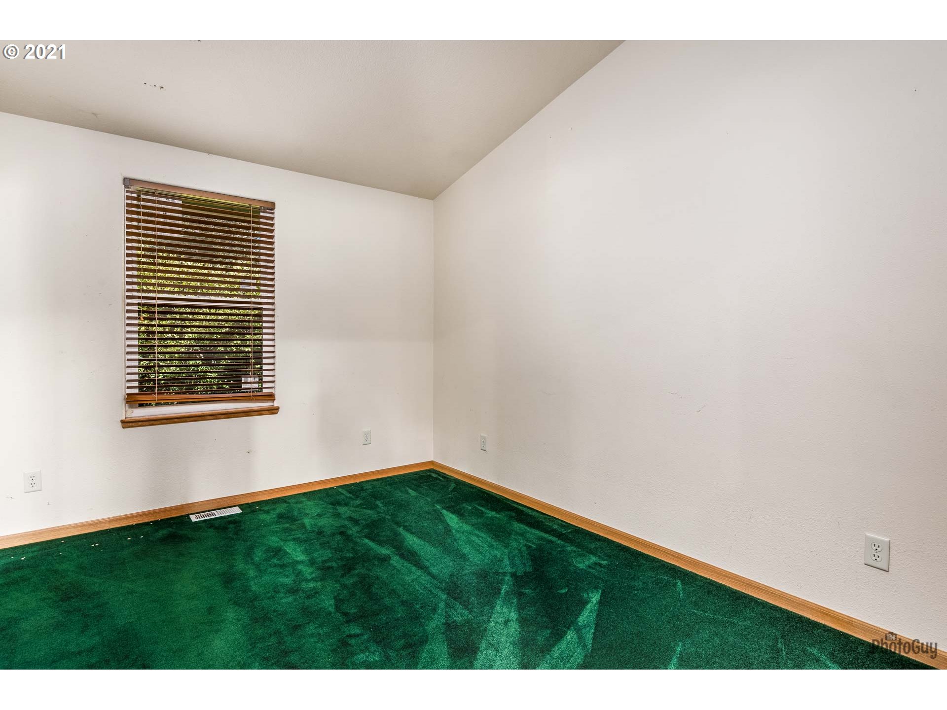36798 Oak Point Road Springfield, OR 97478 - Photo 16 of 31
