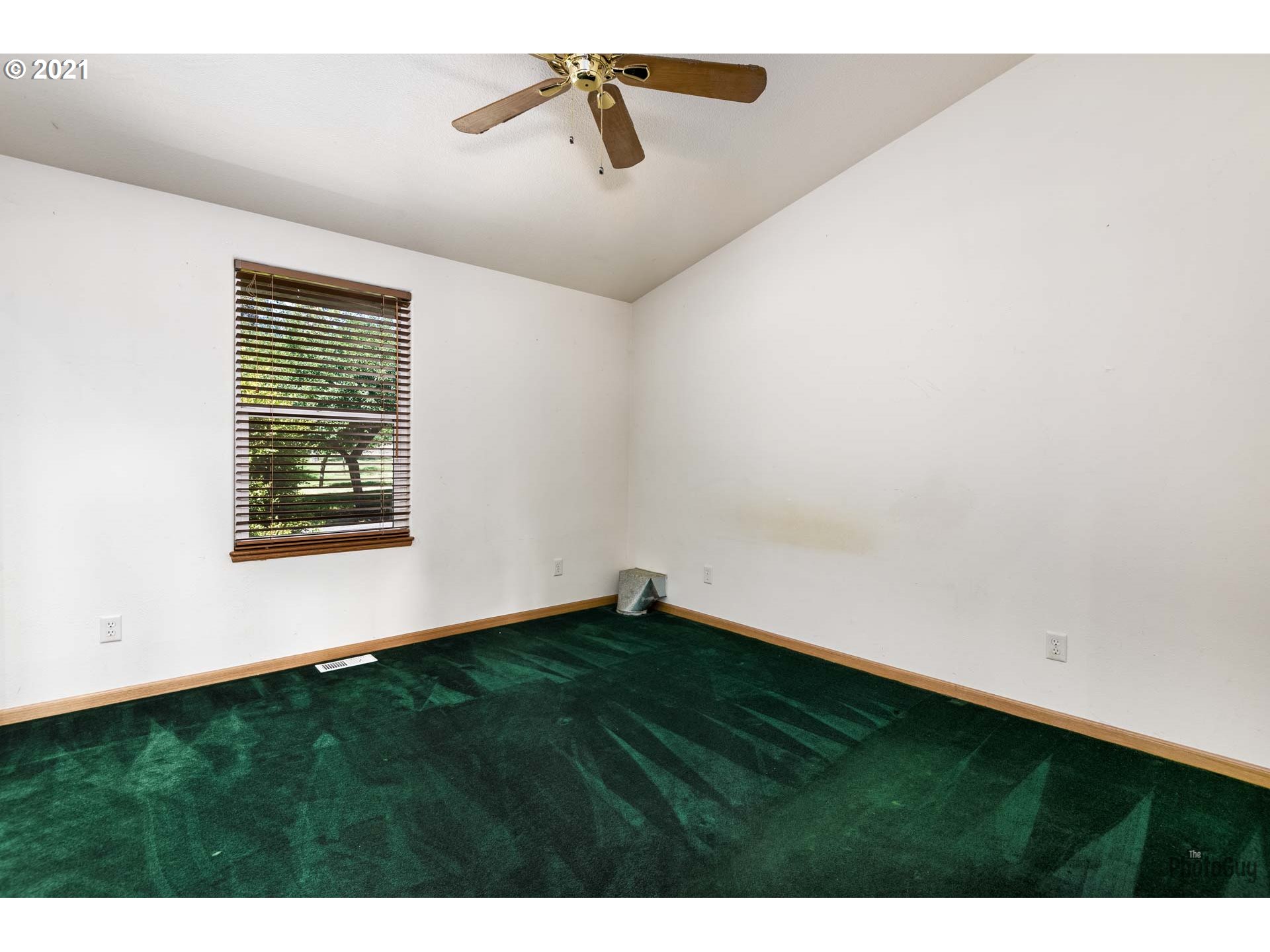 36798 Oak Point Road Springfield, OR 97478 - Photo 18 of 31