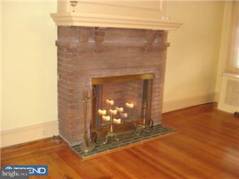 741 Marlyn Road Philadelphia, PA 19151 - Photo 2 of 12 Living Room
