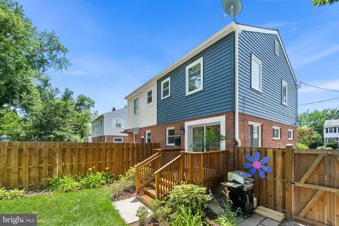 $599,999 | 6801 Radcliffe Drive, Alexandria, VA 22307