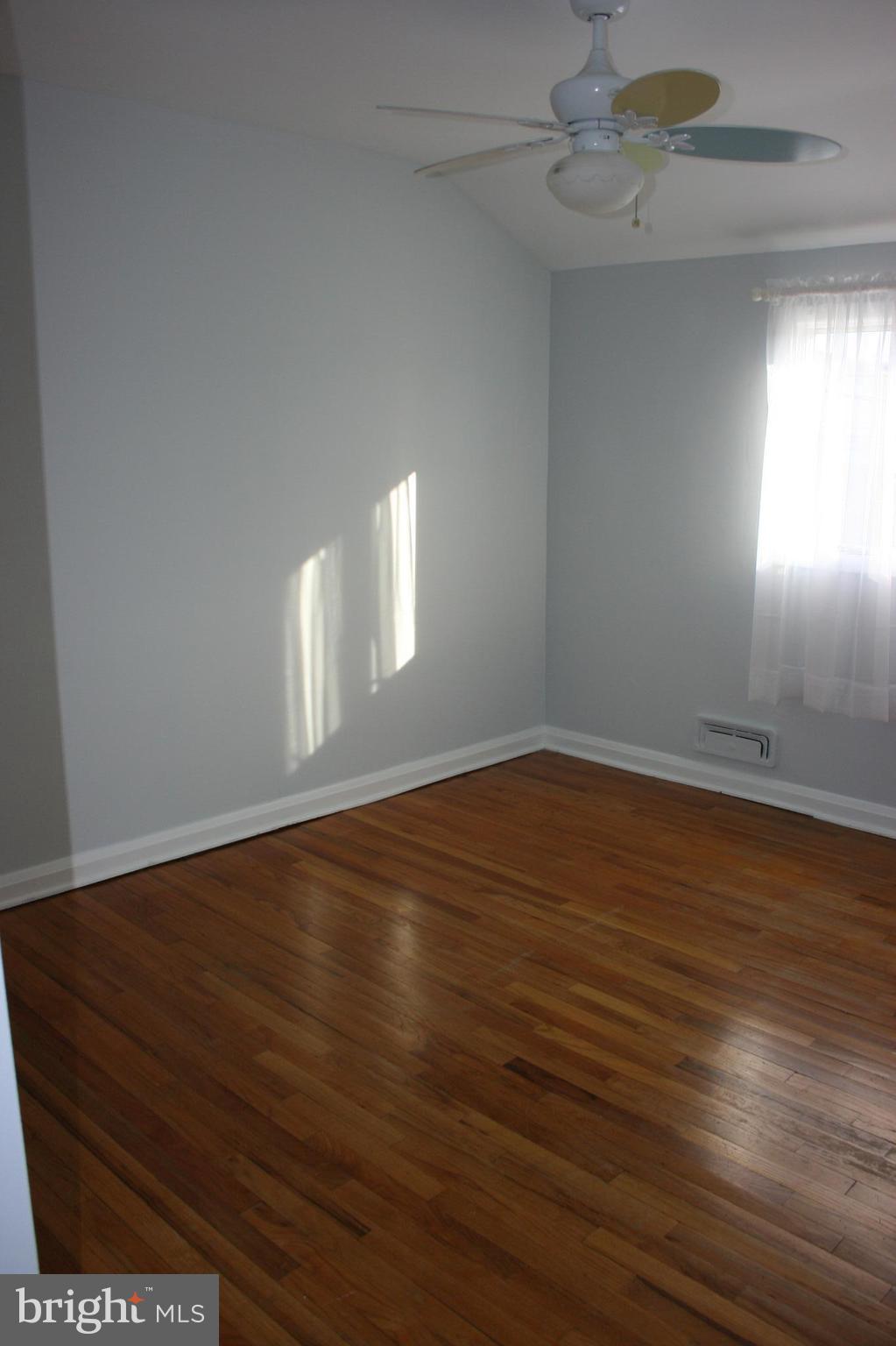 3011 Vulcan Road Baltimore, MD 21222 - Photo 11 of 23 Living Room