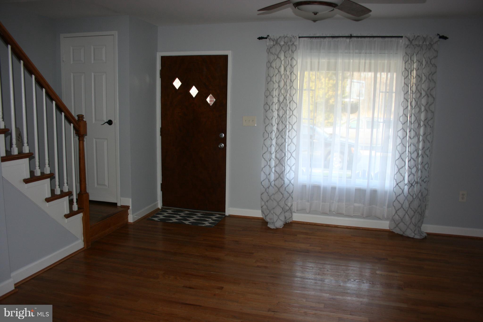 3011 Vulcan Road Baltimore, MD 21222 - Photo 4 of 23 Living Room