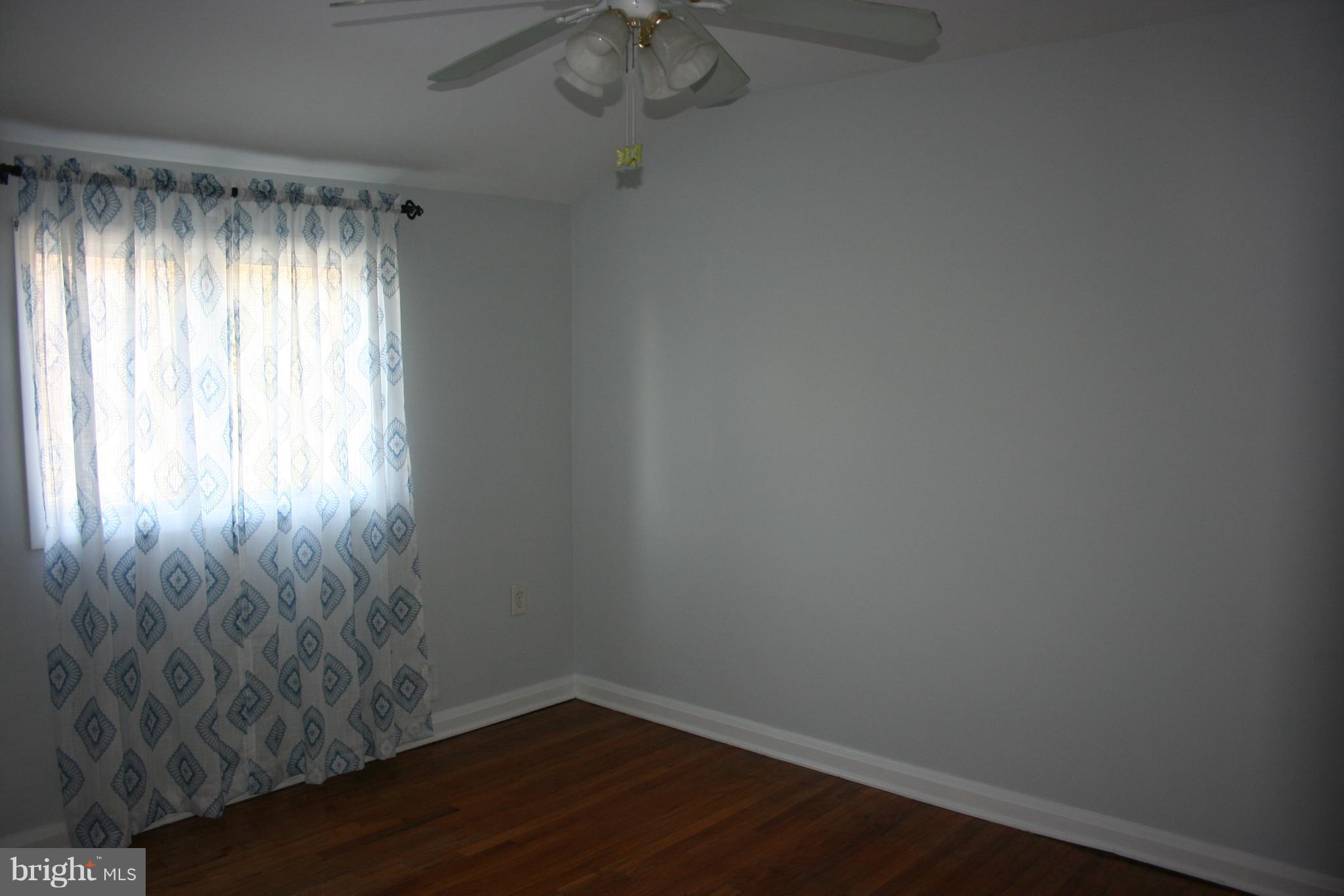 3011 Vulcan Road Baltimore, MD 21222 - Photo 8 of 23 Living Room