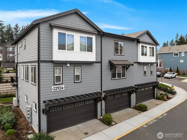 $779,000 | 22924 80th Place West, Unit B, Edmonds, WA 98026