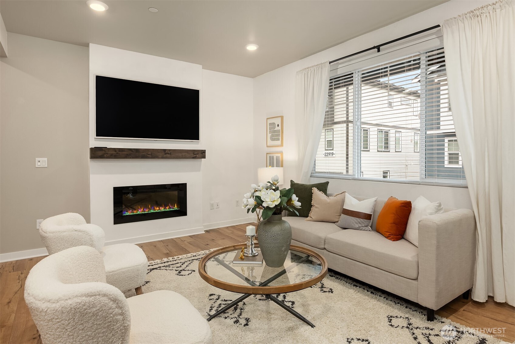 22924 80th Place West, Unit B Edmonds, WA 98026 - Photo 5 of 40