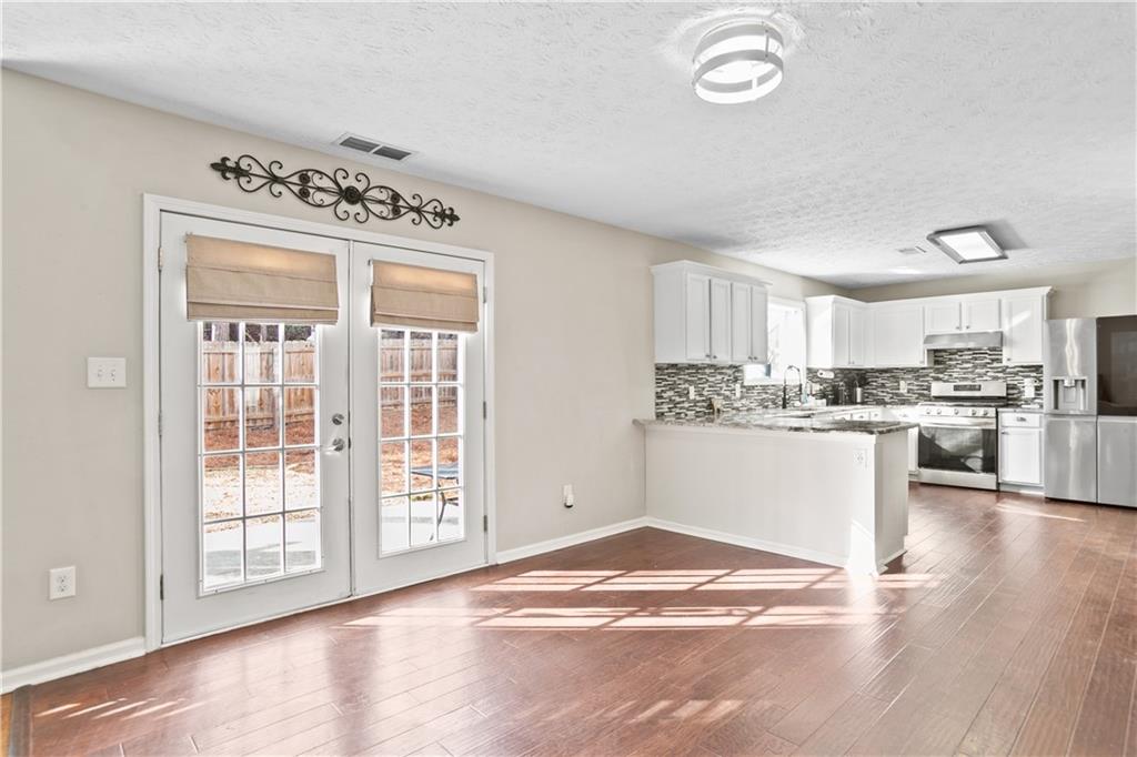 2828 Amhurst Way Kennesaw, GA 30144 - Photo 7 of 45