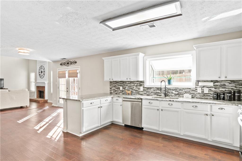 2828 Amhurst Way Kennesaw, GA 30144 - Photo 9 of 45