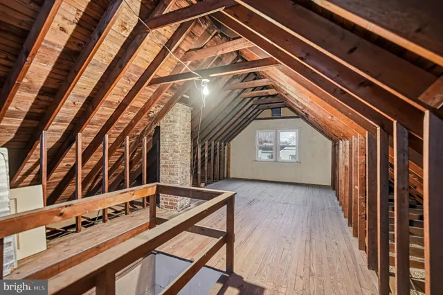 a view of entryway with a front door