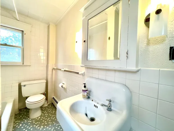 $2,100 | 2193 1st Street, White Bear Lake, MN 55110