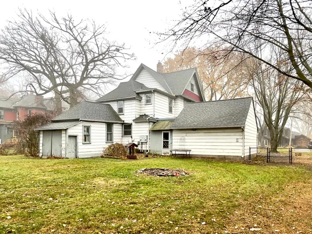 $2,100 | 2193 1st Street, White Bear Lake, MN 55110