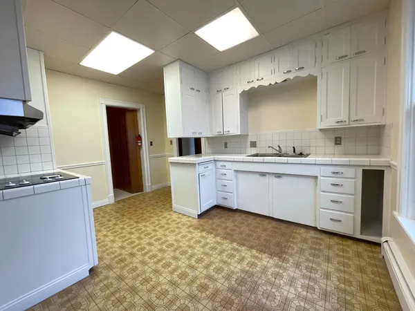 $2,100 | 2193 1st Street, White Bear Lake, MN 55110