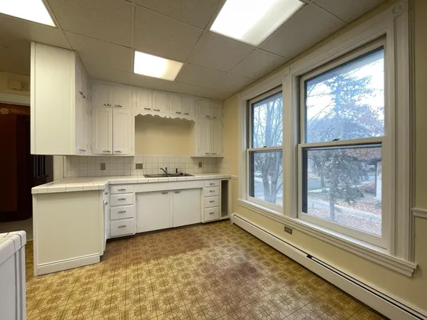 $2,100 | 2193 1st Street, White Bear Lake, MN 55110