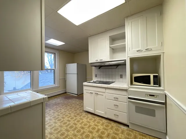 $2,100 | 2193 1st Street, White Bear Lake, MN 55110