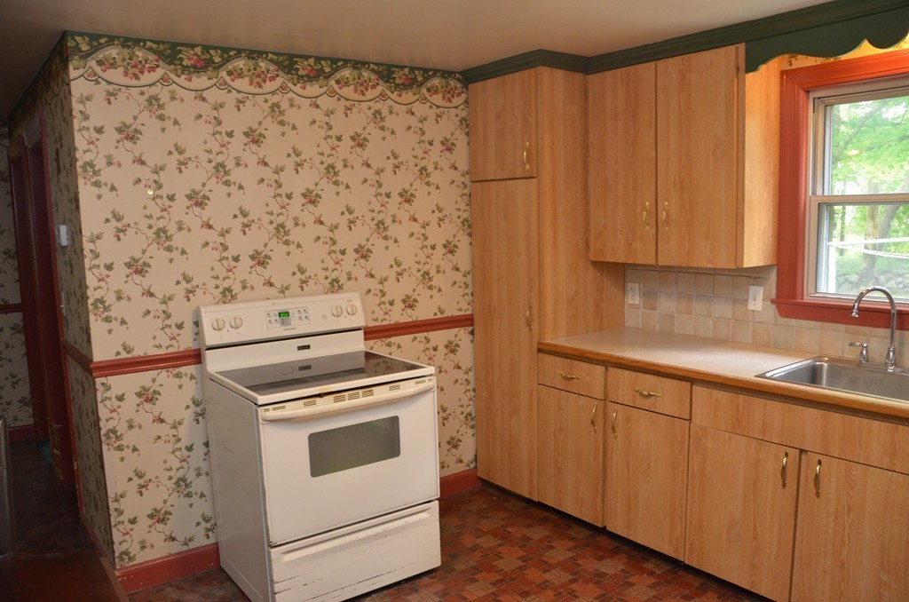 72 Pocahontas Street Walpole, MA 02081 - Photo 6 of 14 Gallery Image 6